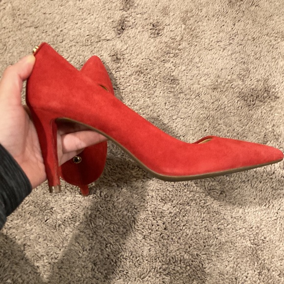 Michael Kors Heels, Suede, Size 6.5, Scarlet color - Picture 6 of 9